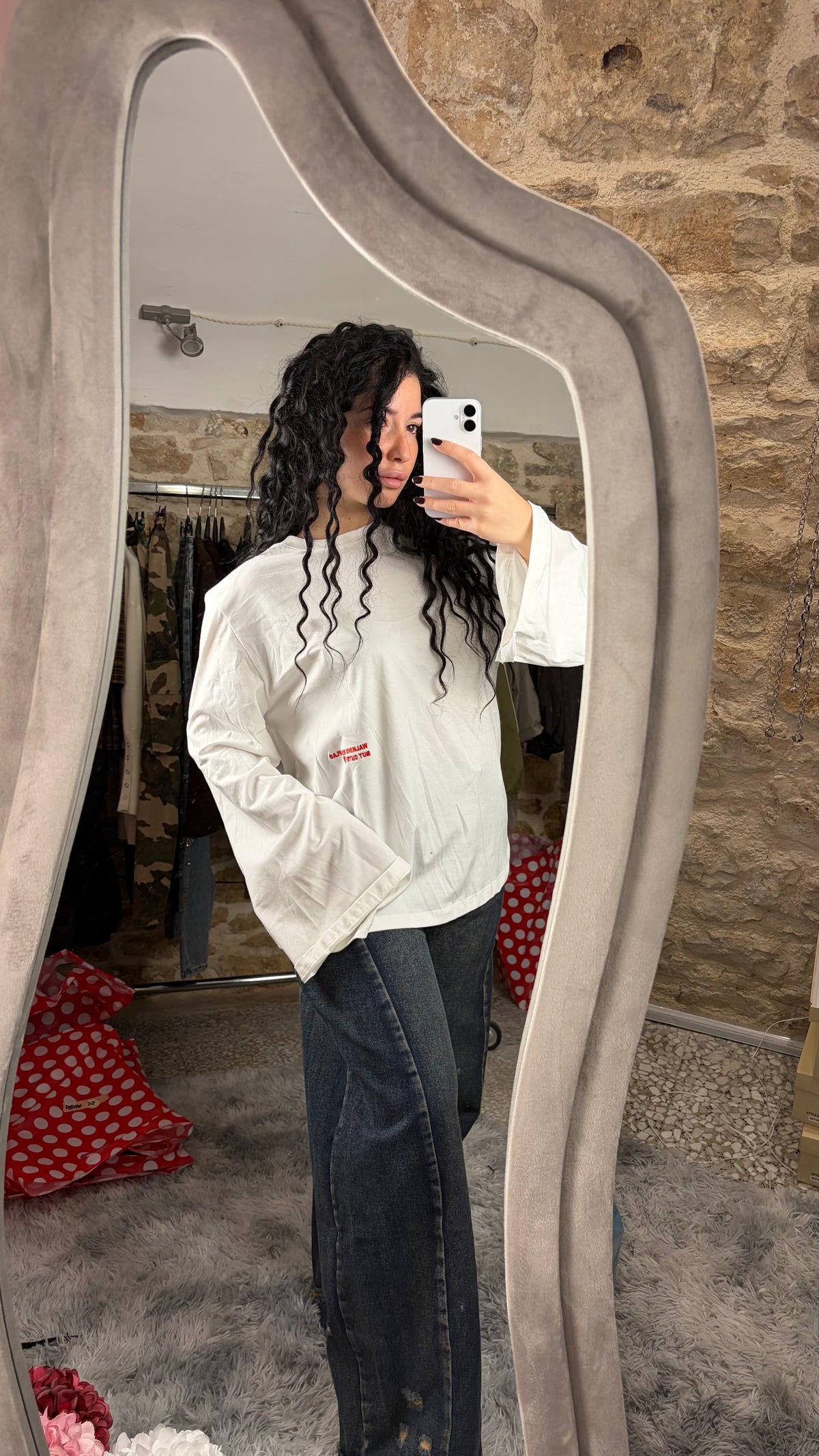 Longsleeve bianca con ricamo Walking Red Flag But Cute - foto 3