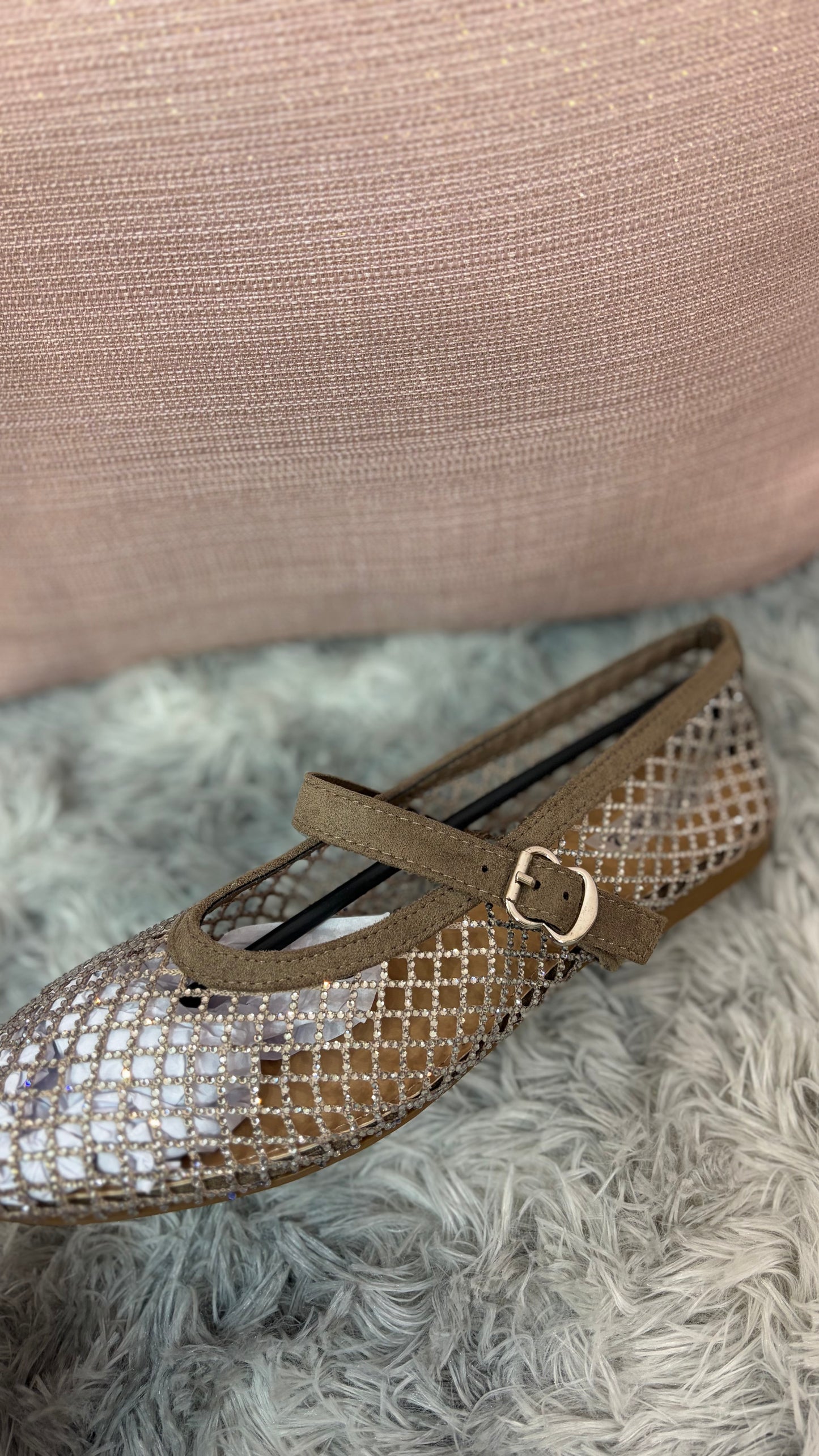 Ballerine in rete traforata con strass e cinturino - foto 3