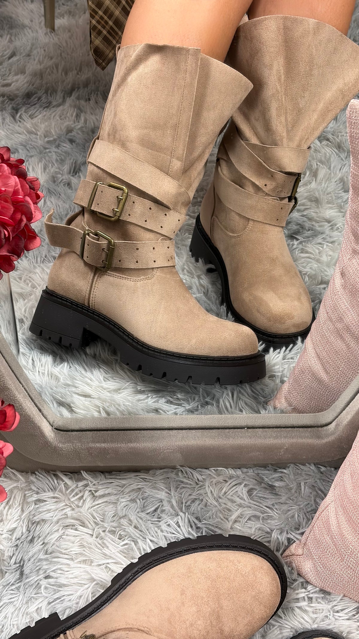Stivale biker taupe con doppia fibbia e suola chunky - foto 1