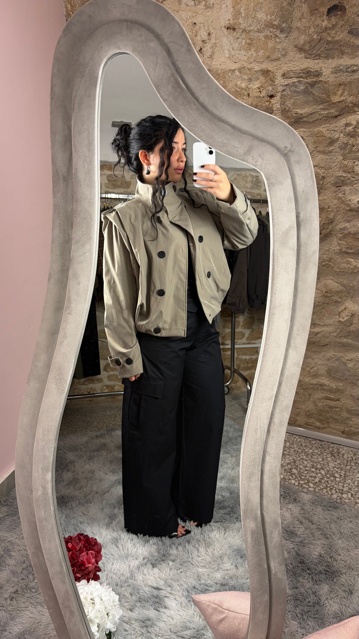Trench corto stile bomber doppiopetto con collo alto - foto 4