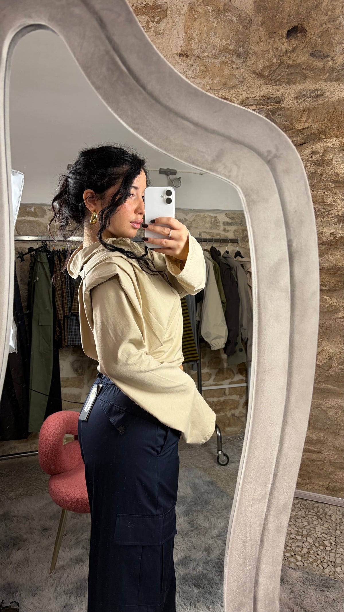 Maglia crop con spalline strutturate e colletto polo - foto 2