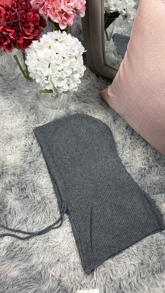 Balaclava in maglia a costine con laccetti