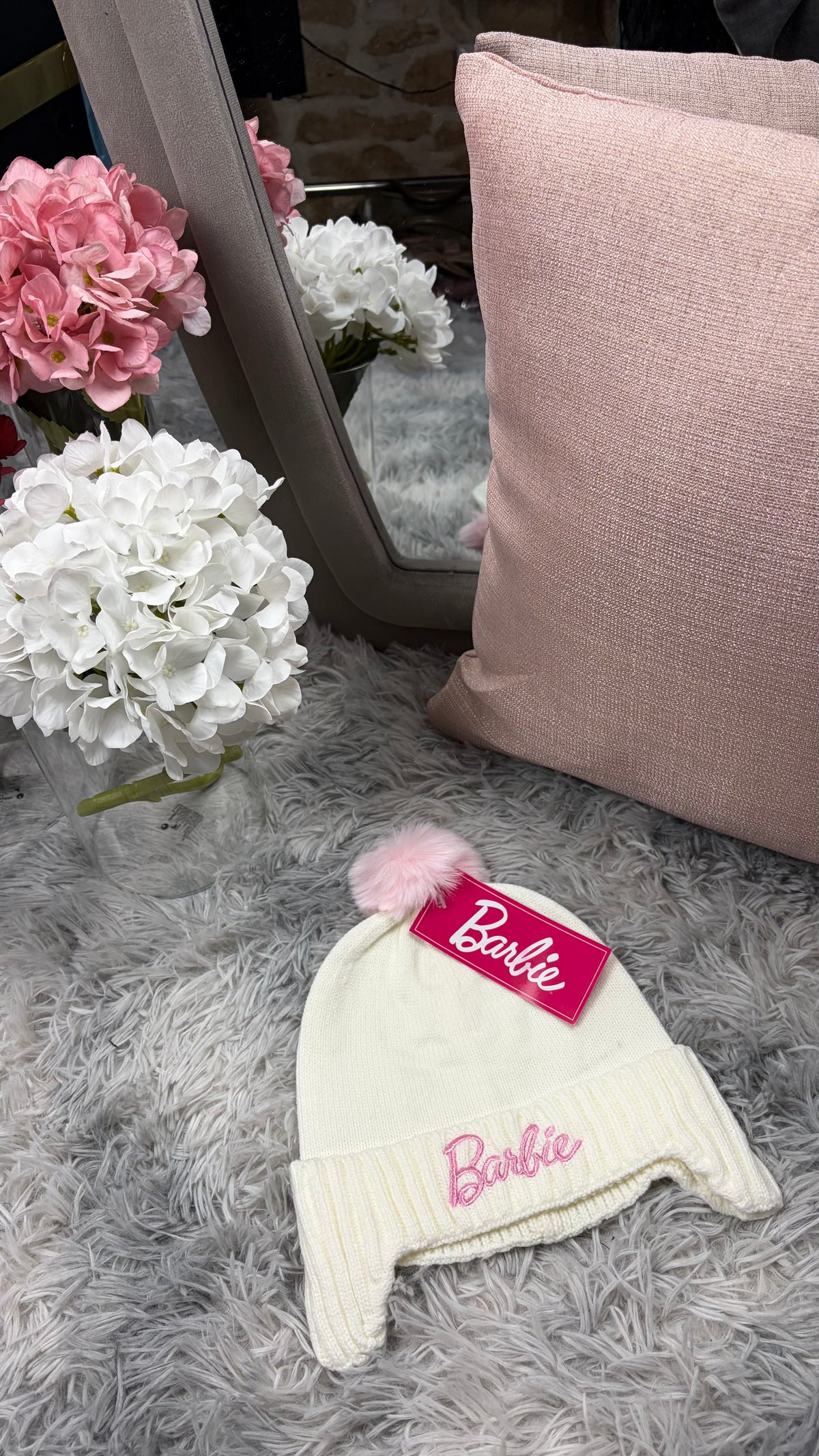 Cappello bimba in maglia bianco con pompon rosa