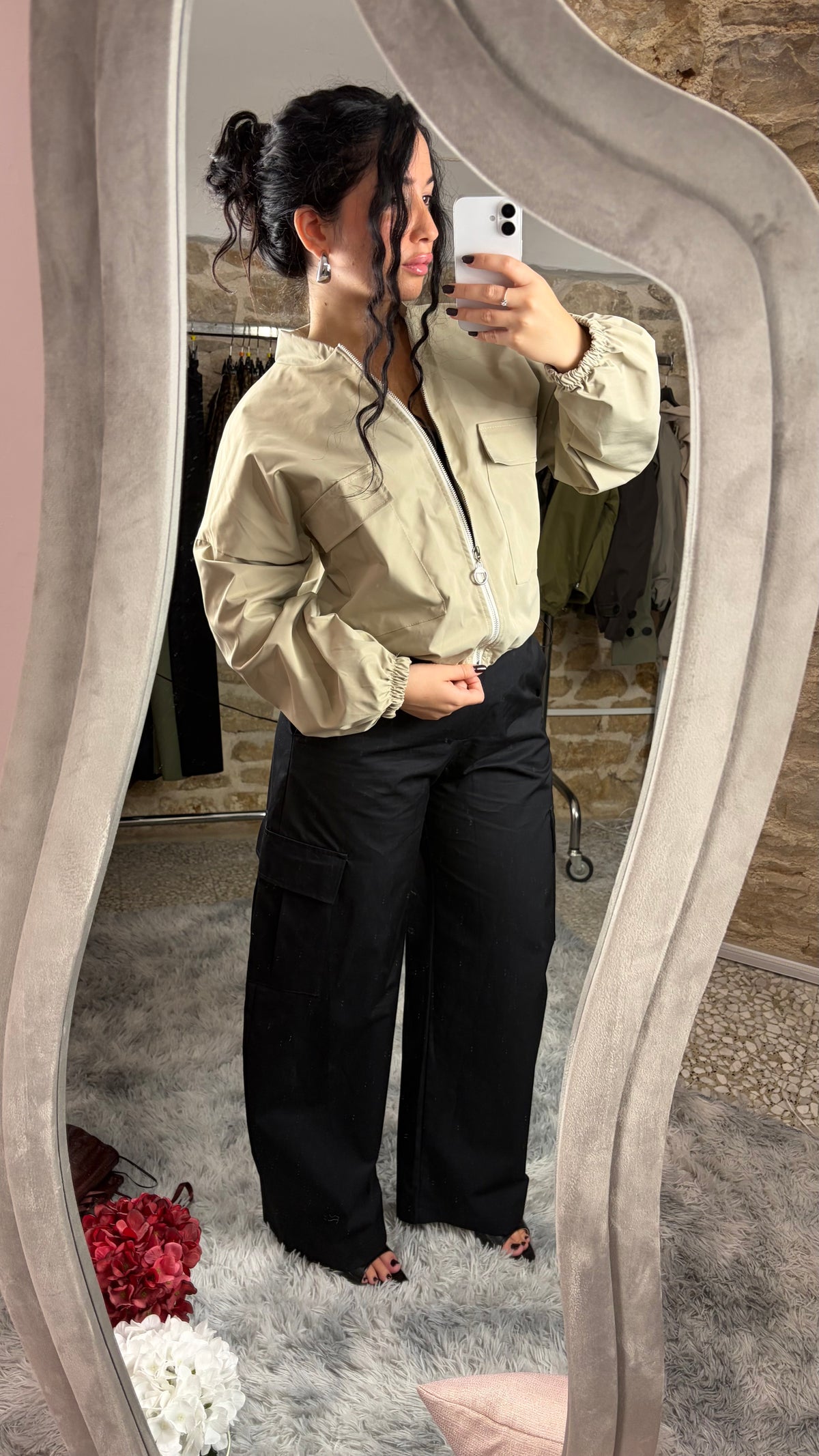 Giacca bomber crop utility con tasconi e coulisse - foto 3