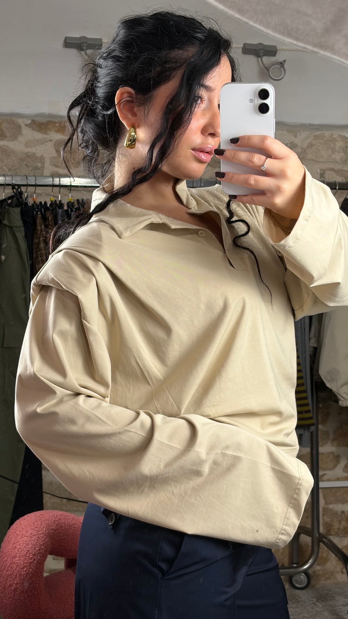 Maglia crop con spalline strutturate e colletto polo - foto 1