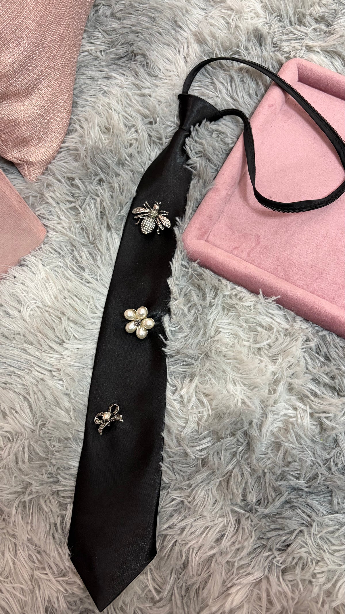Cravatta gioiello Noir con strass - foto 2