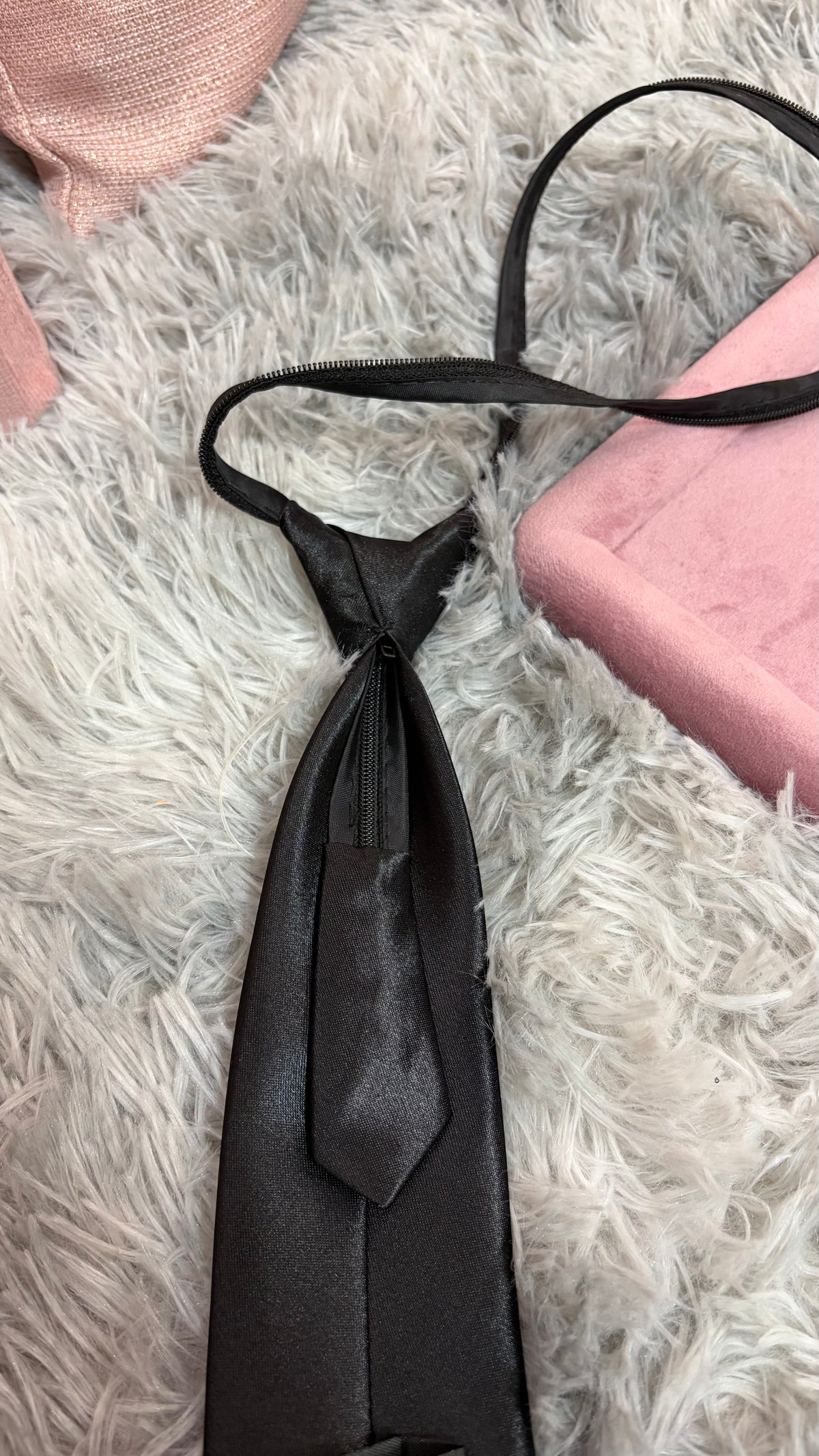 Cravatta gioiello Noir con strass - foto 4