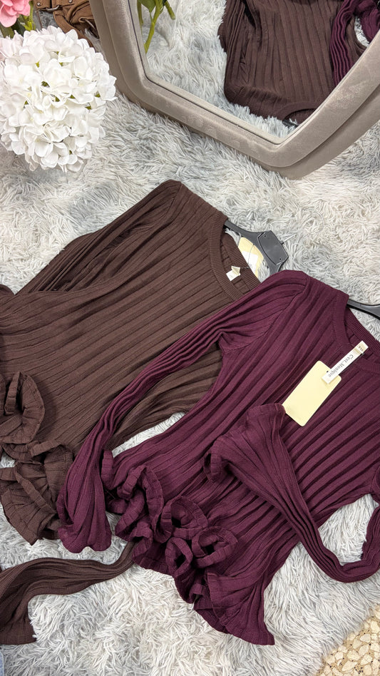 Maglia a costine con rouches su polsini e orlo - foto 2