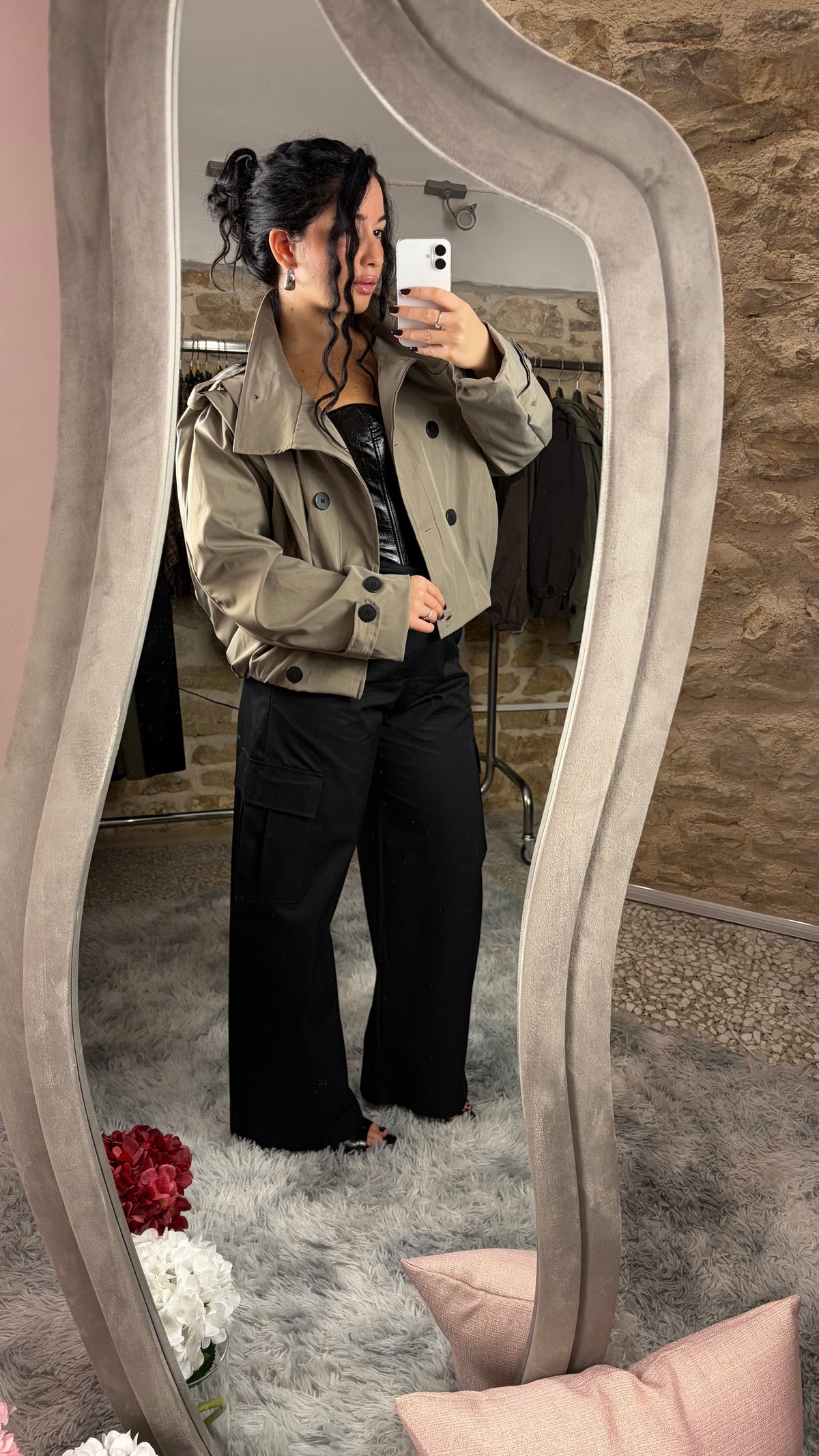 Trench corto stile bomber doppiopetto con collo alto - foto 5