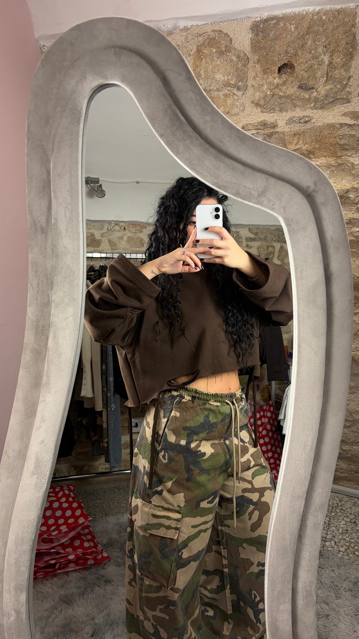 Felpa crop oversize con laccetti laterali - foto 1