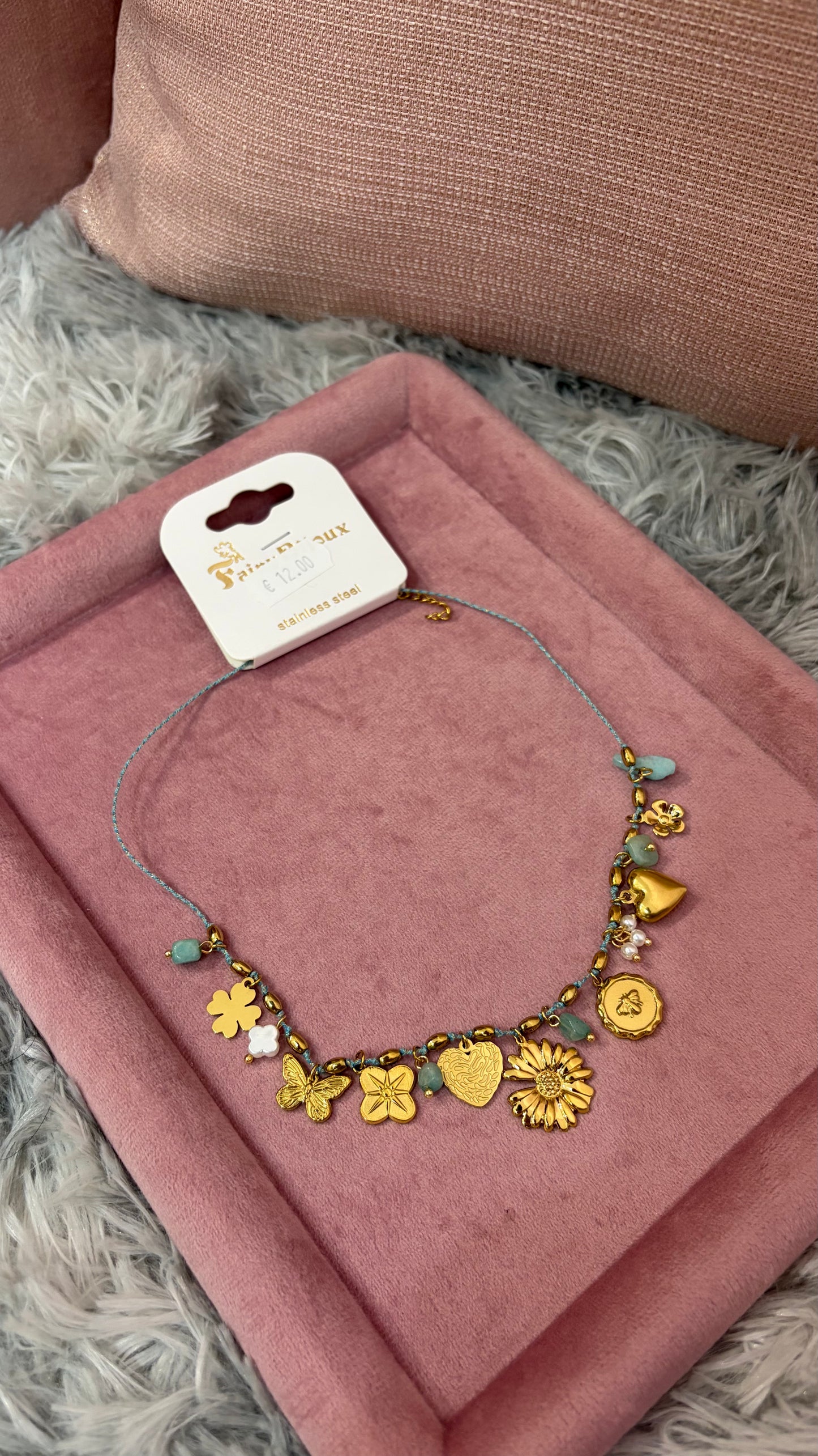 Collana girocollo boho-chic con charms dorati e pietre azzurre - foto 1