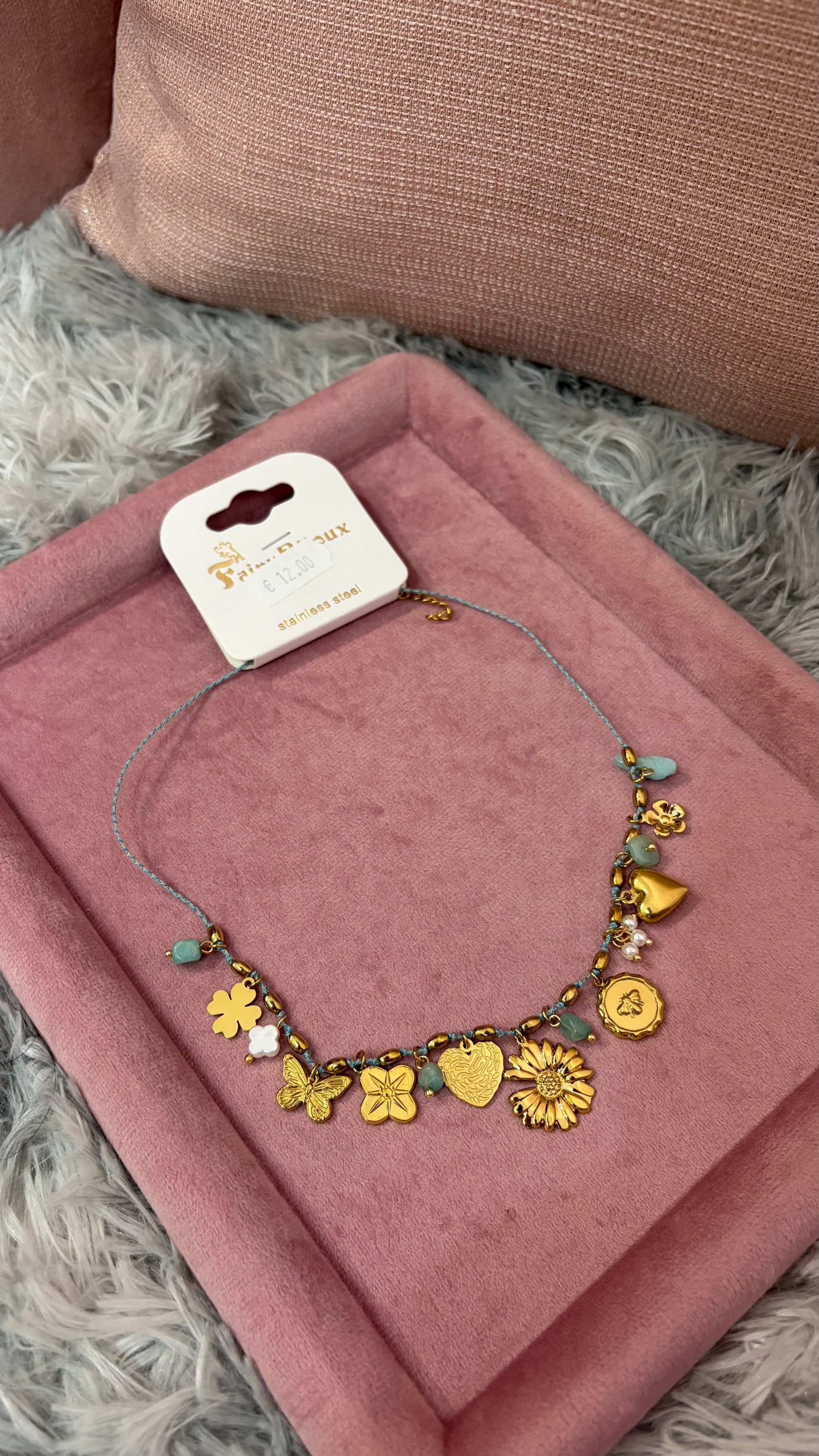 Collana girocollo boho-chic con charms dorati e pietre azzurre - foto 1