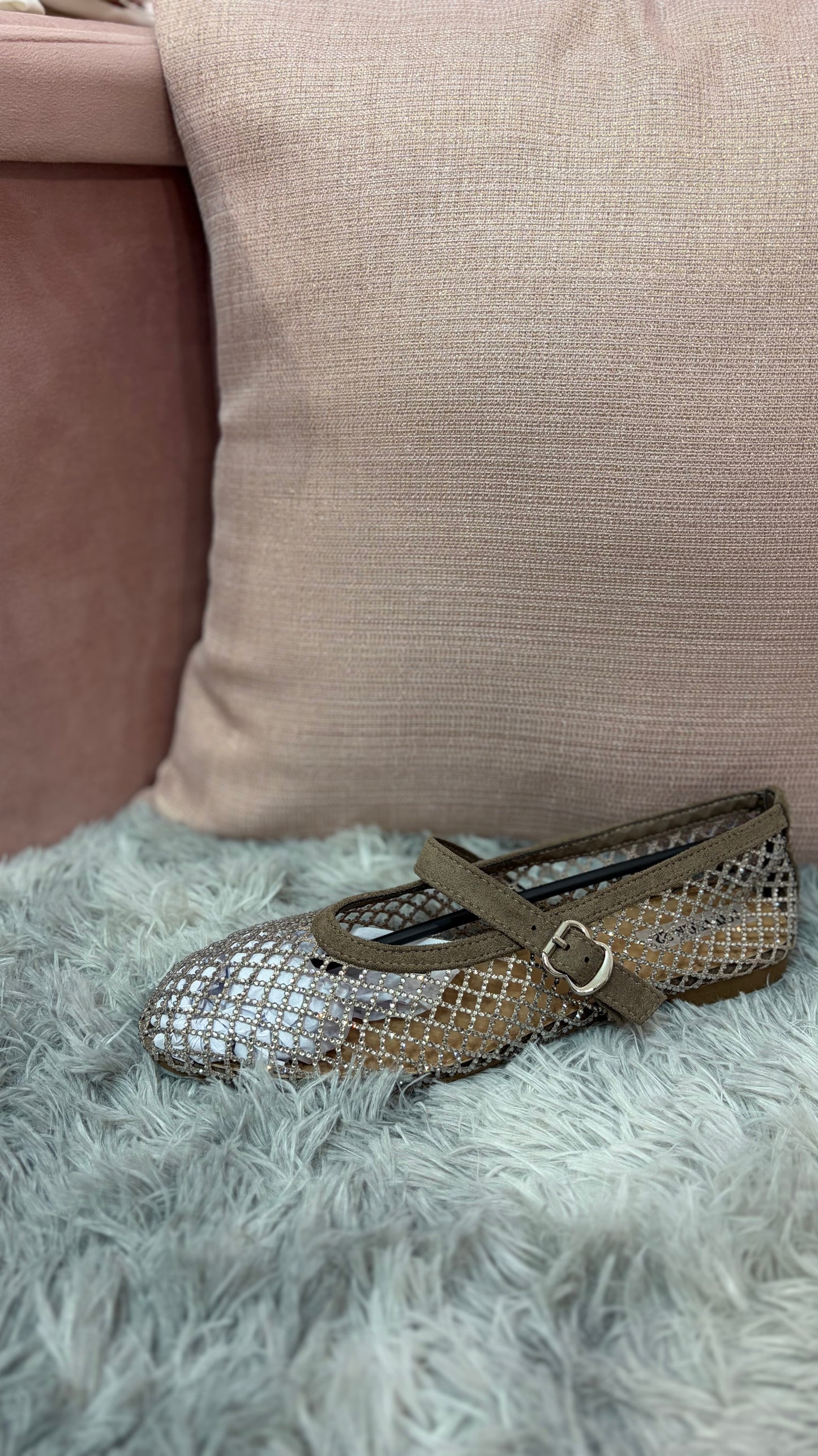 Ballerine in rete traforata con strass e cinturino - foto 2