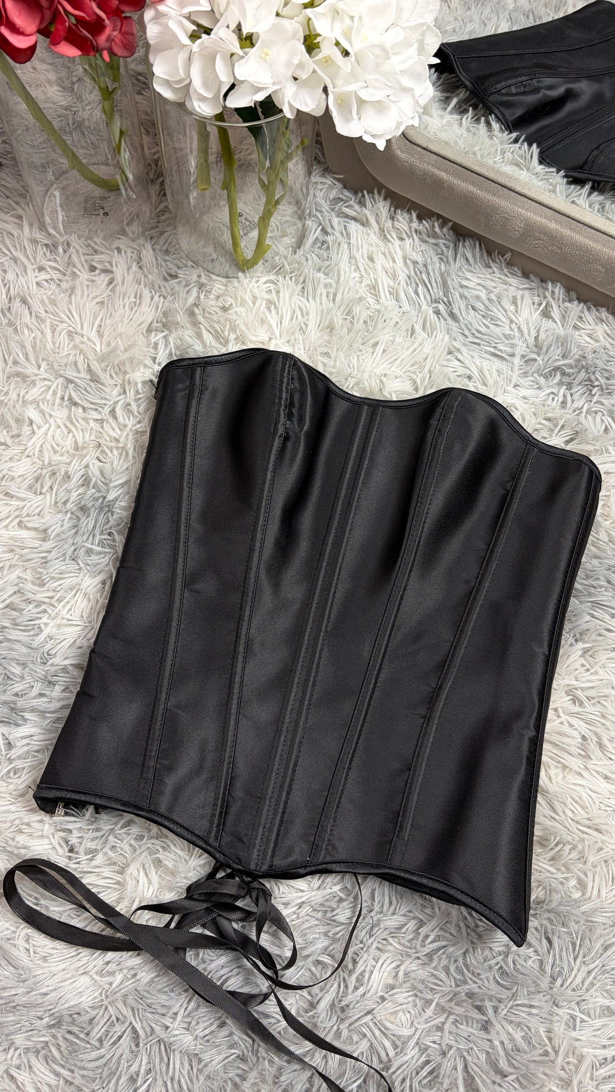 Bustino corsetto nero in raso, vista frontale