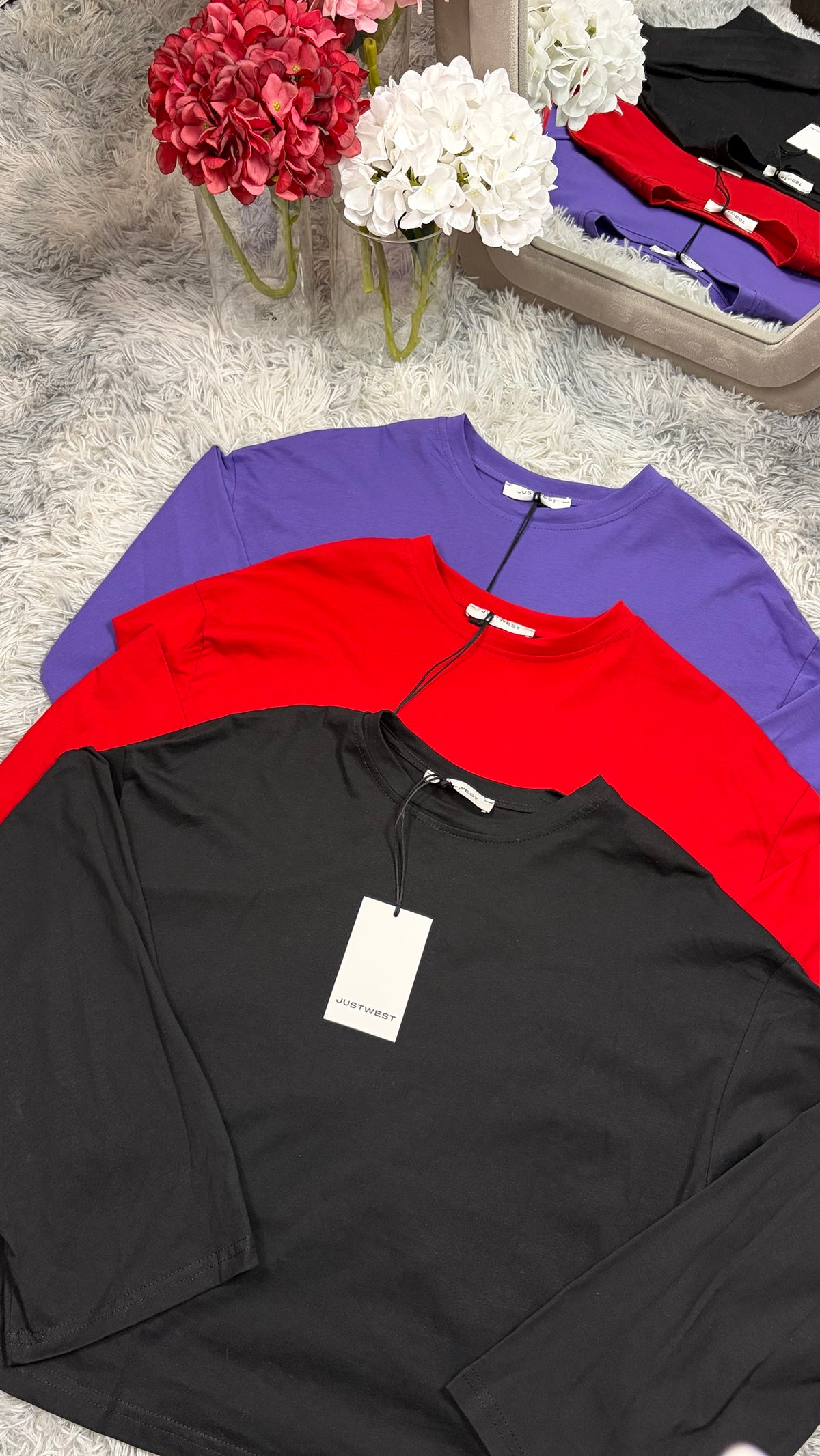 Longsleeve basic Justwest nei colori nero, rosso e viola
